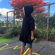 Microfiber surf poncho for kids size 70 x 60 cm, black with YellowV logo